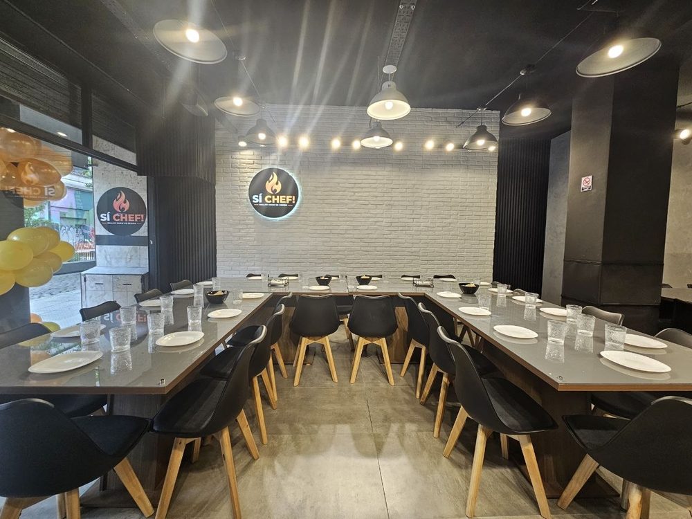 Salón preparado para el buffet en Vera 262